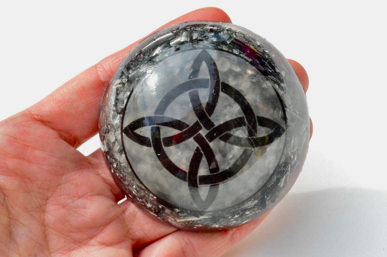 orgon-oval-nudo-de-bruja-1