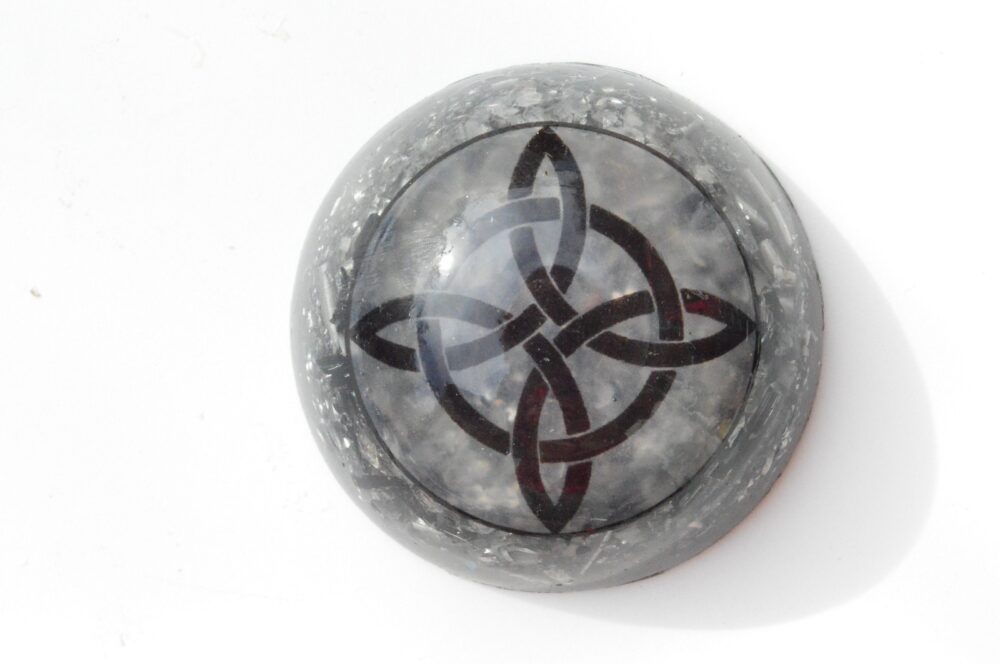 orgon-oval-nudo-de-bruja-2