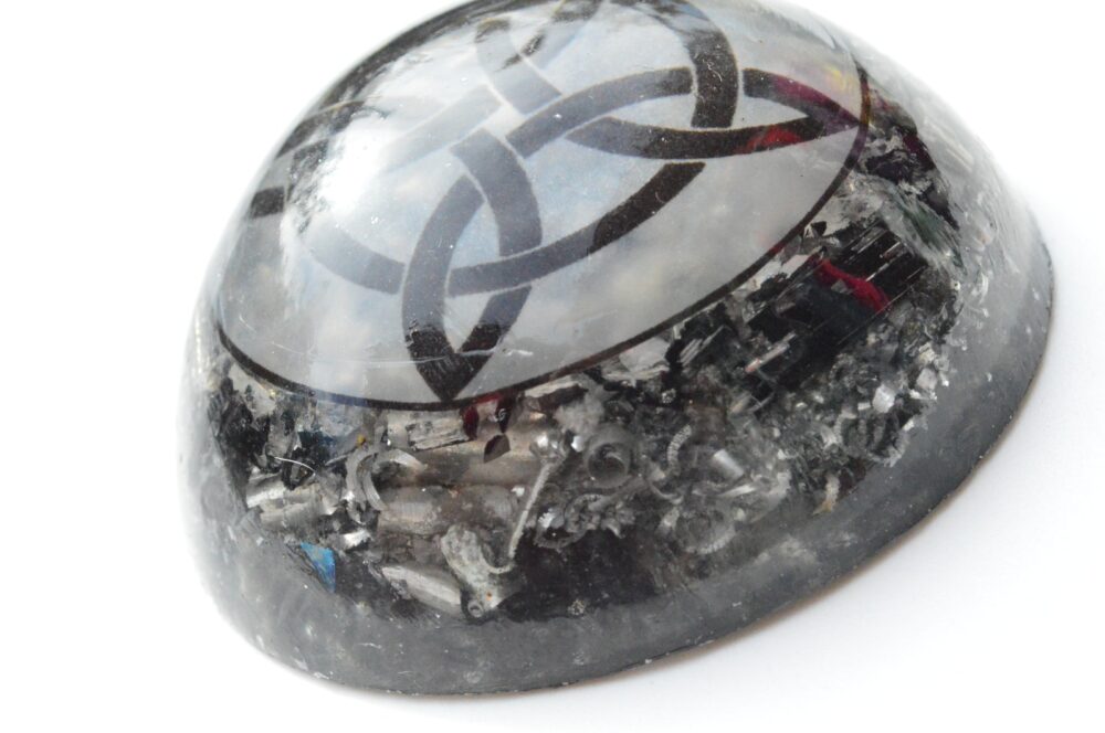 orgon-oval-nudo-de-bruja-3